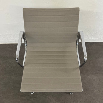Vitra Eames Alu Chair EA108 Hopsakbezug Ansicht von oben - 6038777