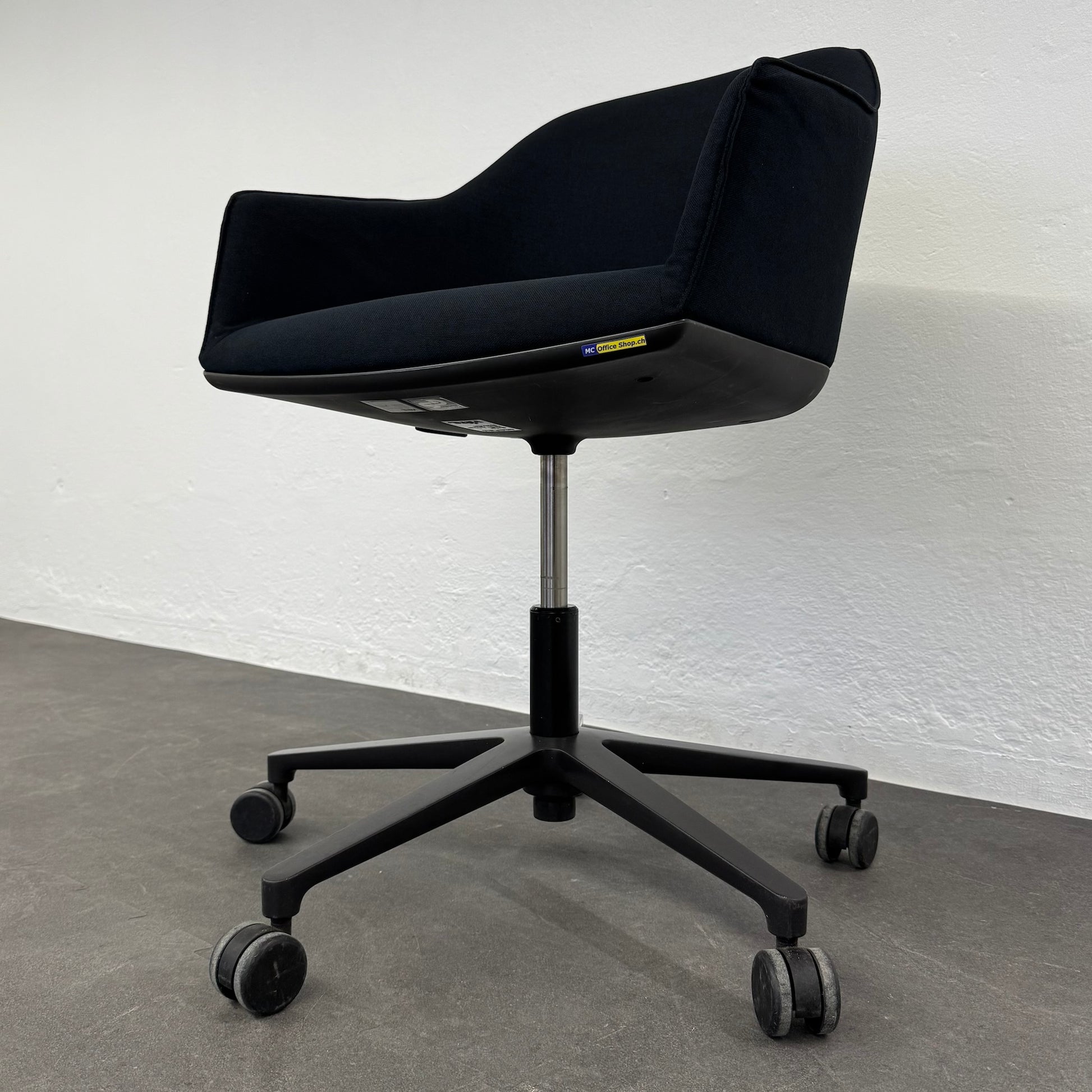 Vitra Softshell Chair seitliche Ansicht von unten rechts - 6038784