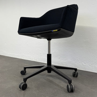Vitra Softshell Chair seitliche Ansicht von unten rechts - 6038784