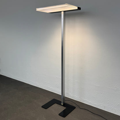 Zumtobel Basic LED Stehleuchte von der Seite