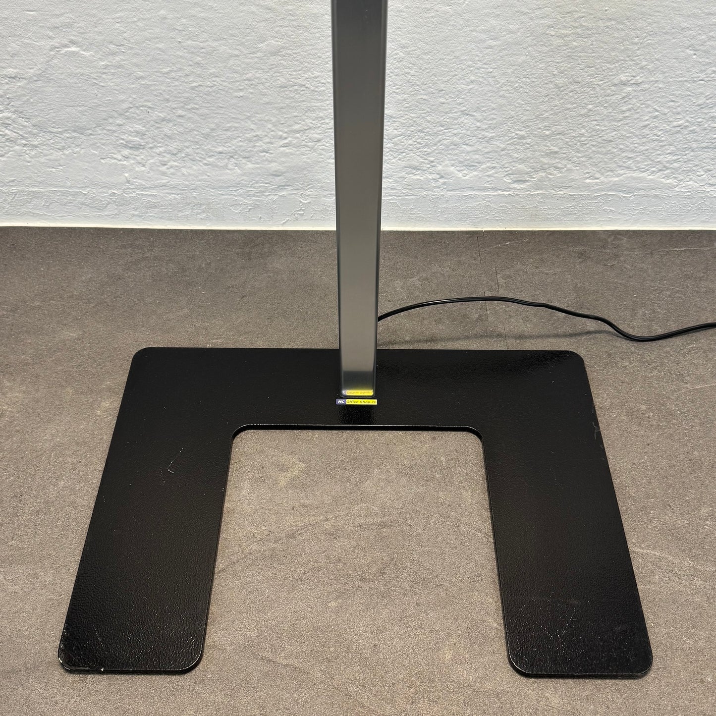 Zumtobel Basic LED Stehleuchte Detailfoto Sockel