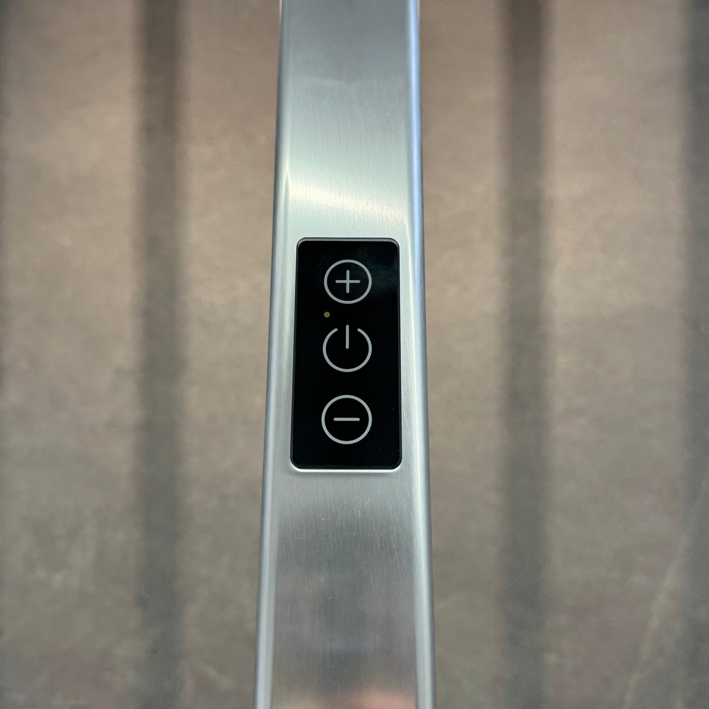 Zumtobel Basic LED Stehleuchte Detailfoto Bedienung