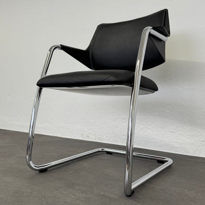 Girsberger 3300 Freischwinger seitliche Ansicht von rechts unten - 6038810