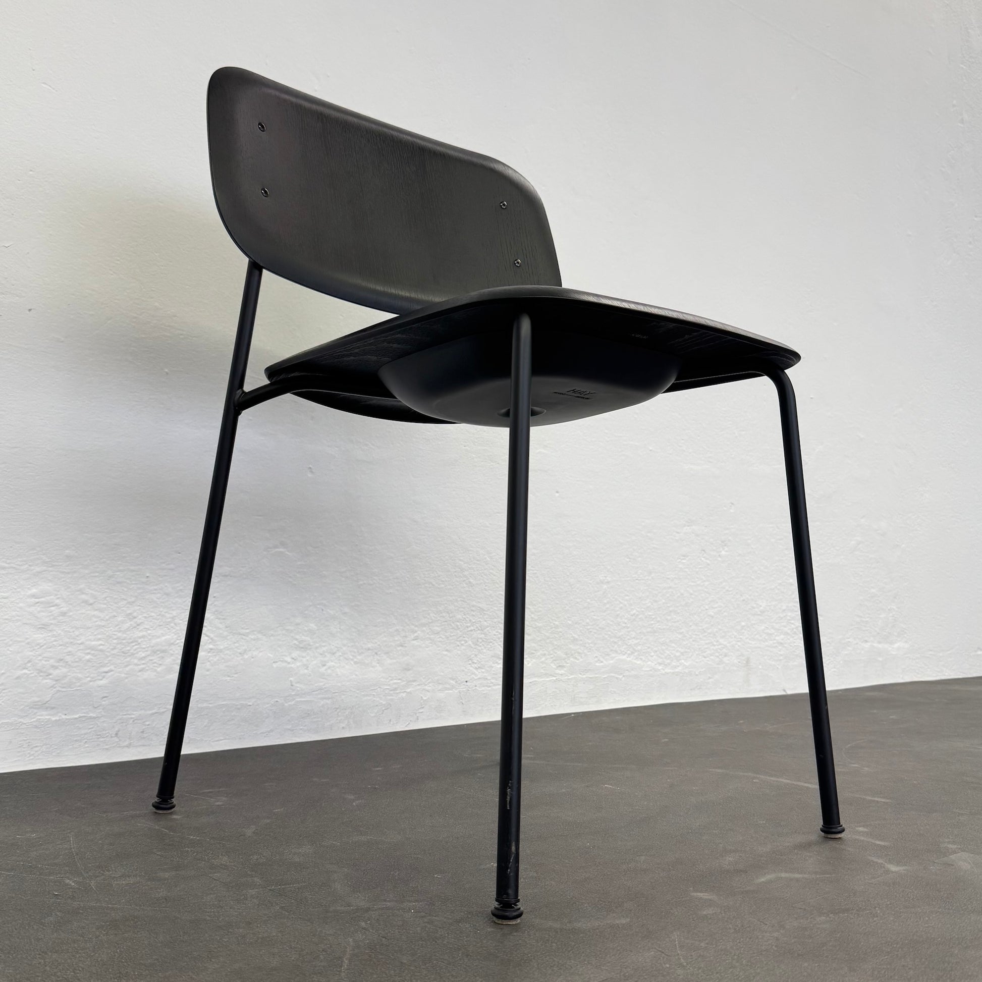 Hay Soft Edge 40 Stuhl seitliche Ansicht von links unten