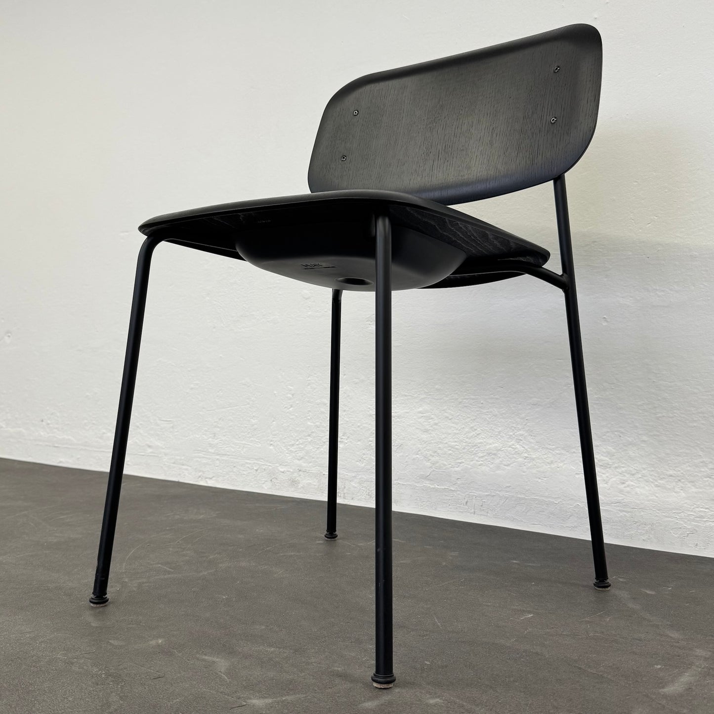 Hay Soft Edge 40 Stuhl seitliche Ansicht von rechts unten