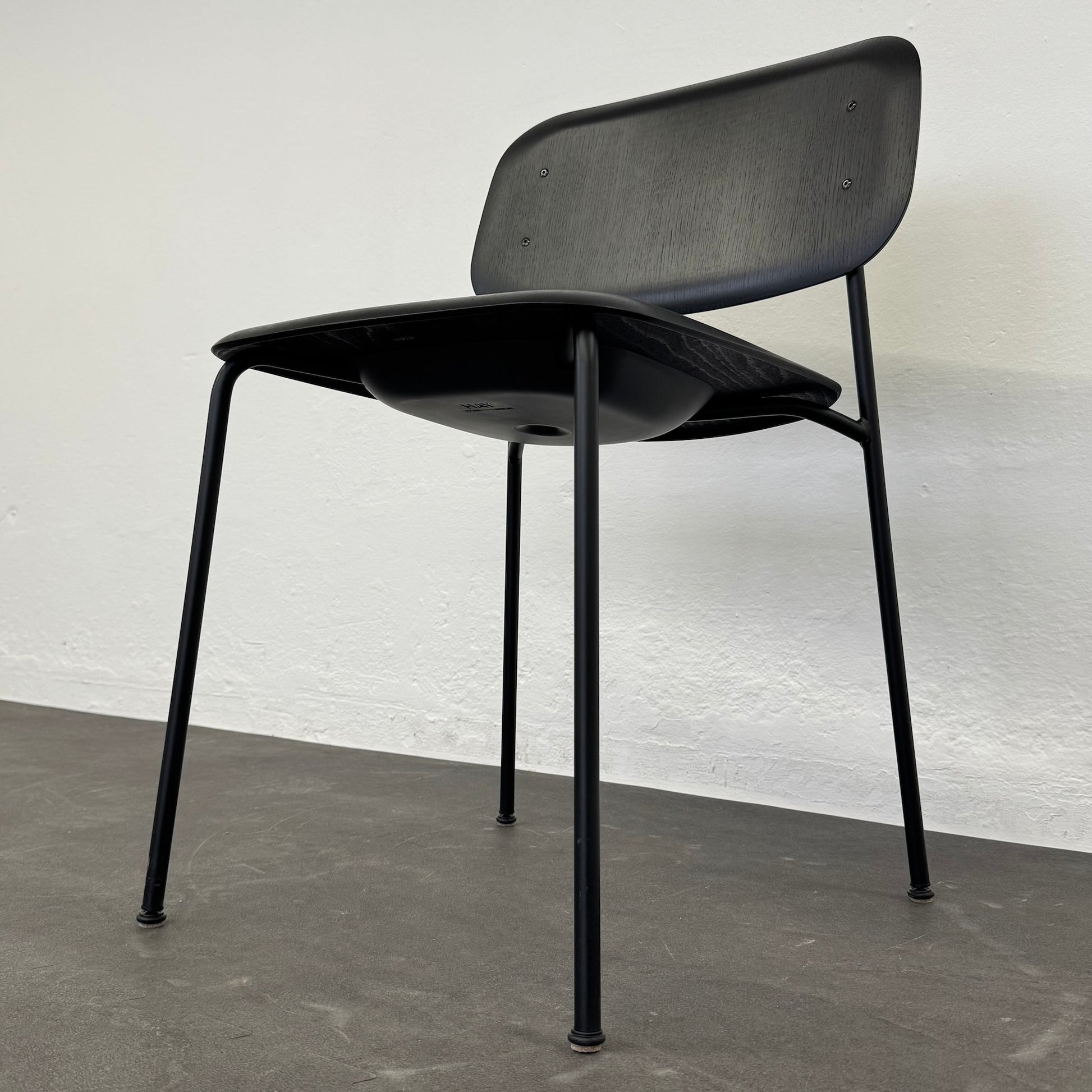 Hay Soft Edge 40 Stuhl seitliche Ansicht von rechts unten