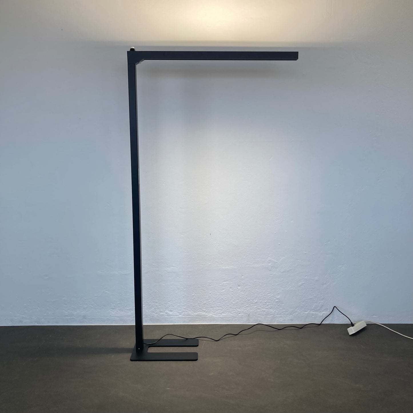 MyLight Slim LED Stehleuchte aus Metall in Schwarz - 6038831