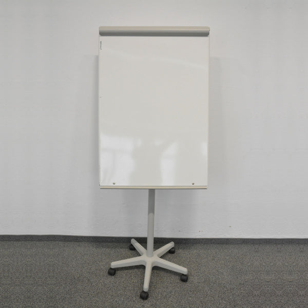 Diverse Flipchart auf Rollen