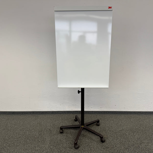 Diverse Flipchart auf Rollen