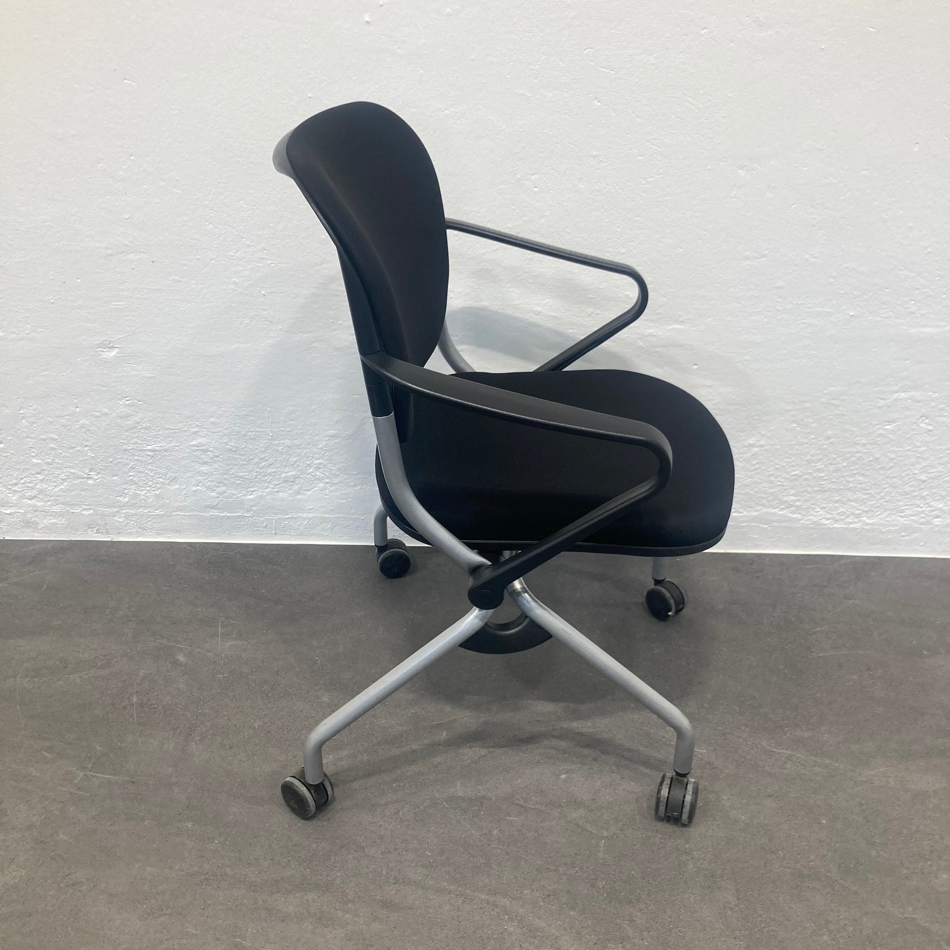 KI Torsion On The Go Roll-Sitzungsstuhl Gestell Silbergrau