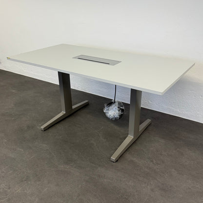 Haworth Kiron Sitzungstisch fixe Höhe von 740mm