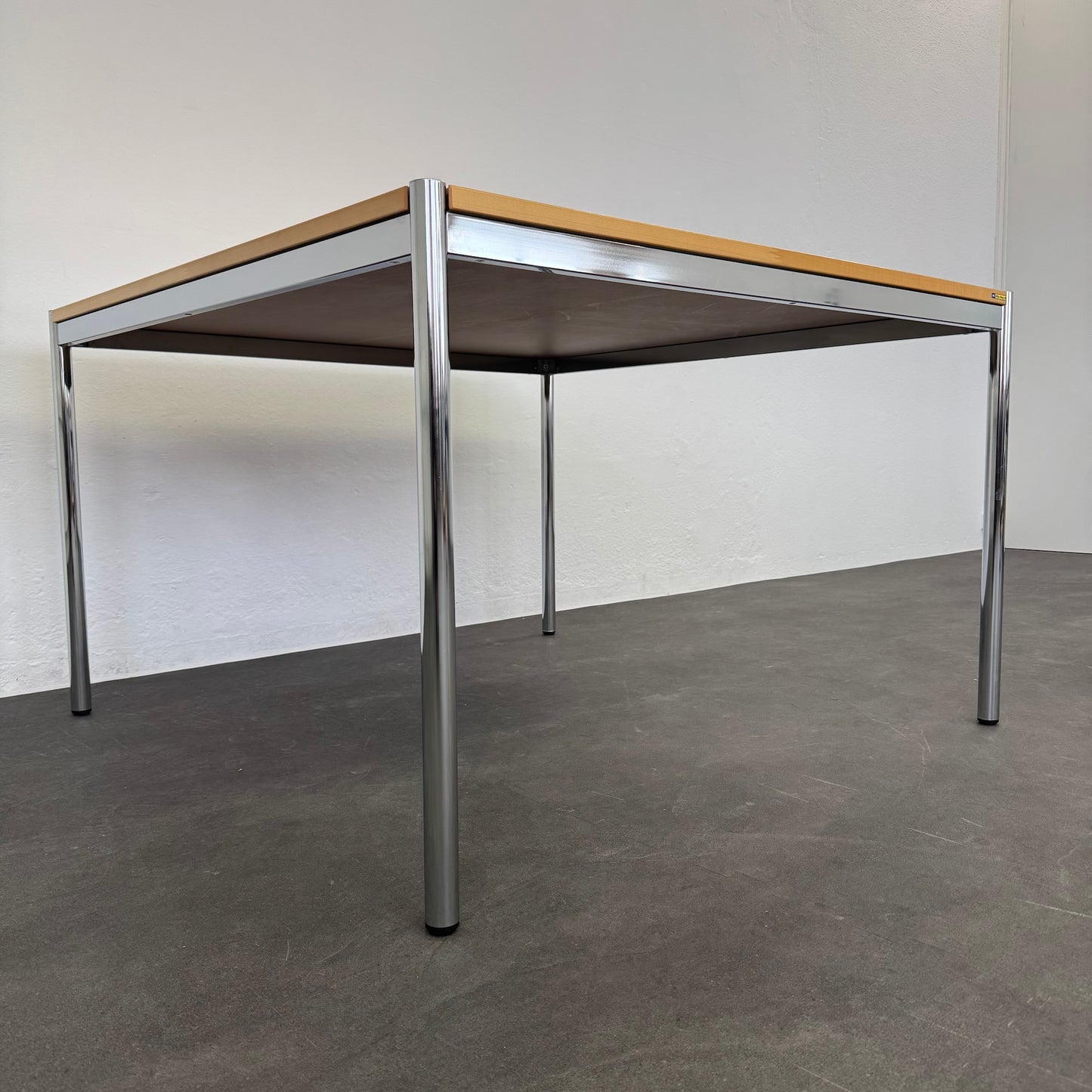 Ergodata Multi Desk Rondo Sitzungstisch seitliche Ansicht von unten - 6038876