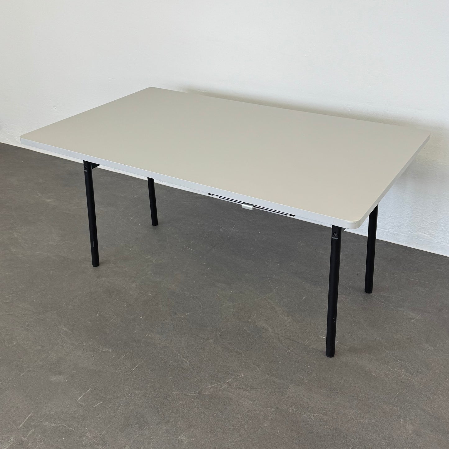 Office Line SmallFour Sitzungstisch mit schwarzem Gestell - 6038884