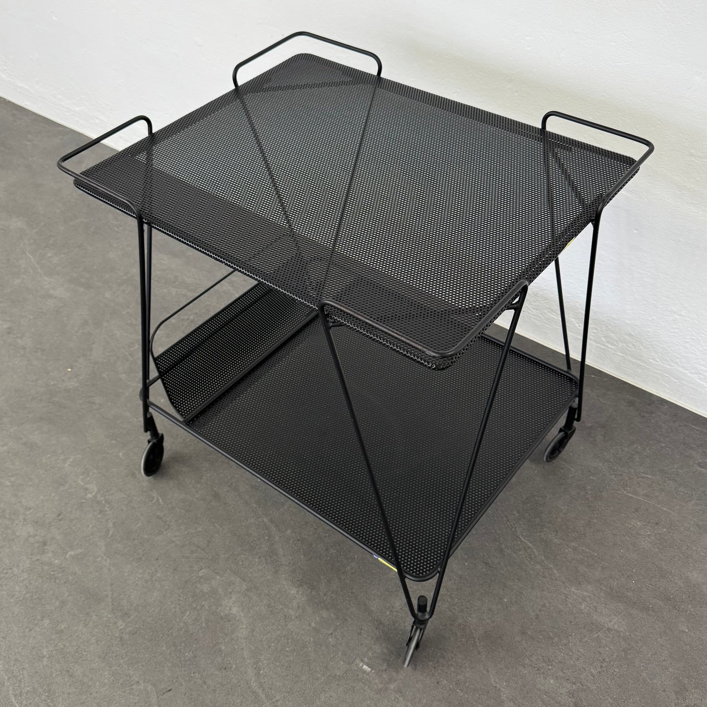 Gubi Matégot Trolley Servierwagen aus Metall in Schwarz - 6038894