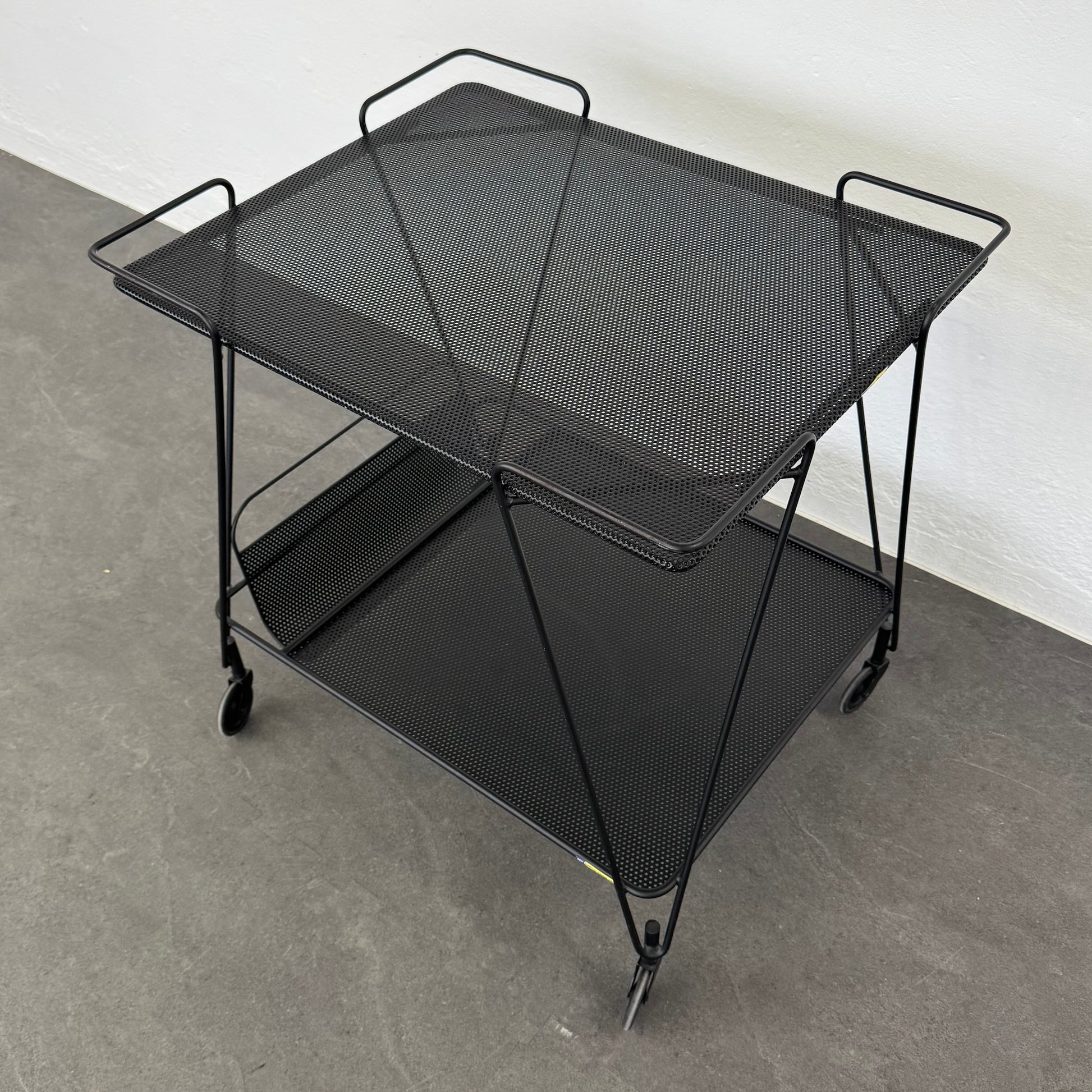 Gubi Matégot Trolley Servierwagen aus Metall in Schwarz - 6038894