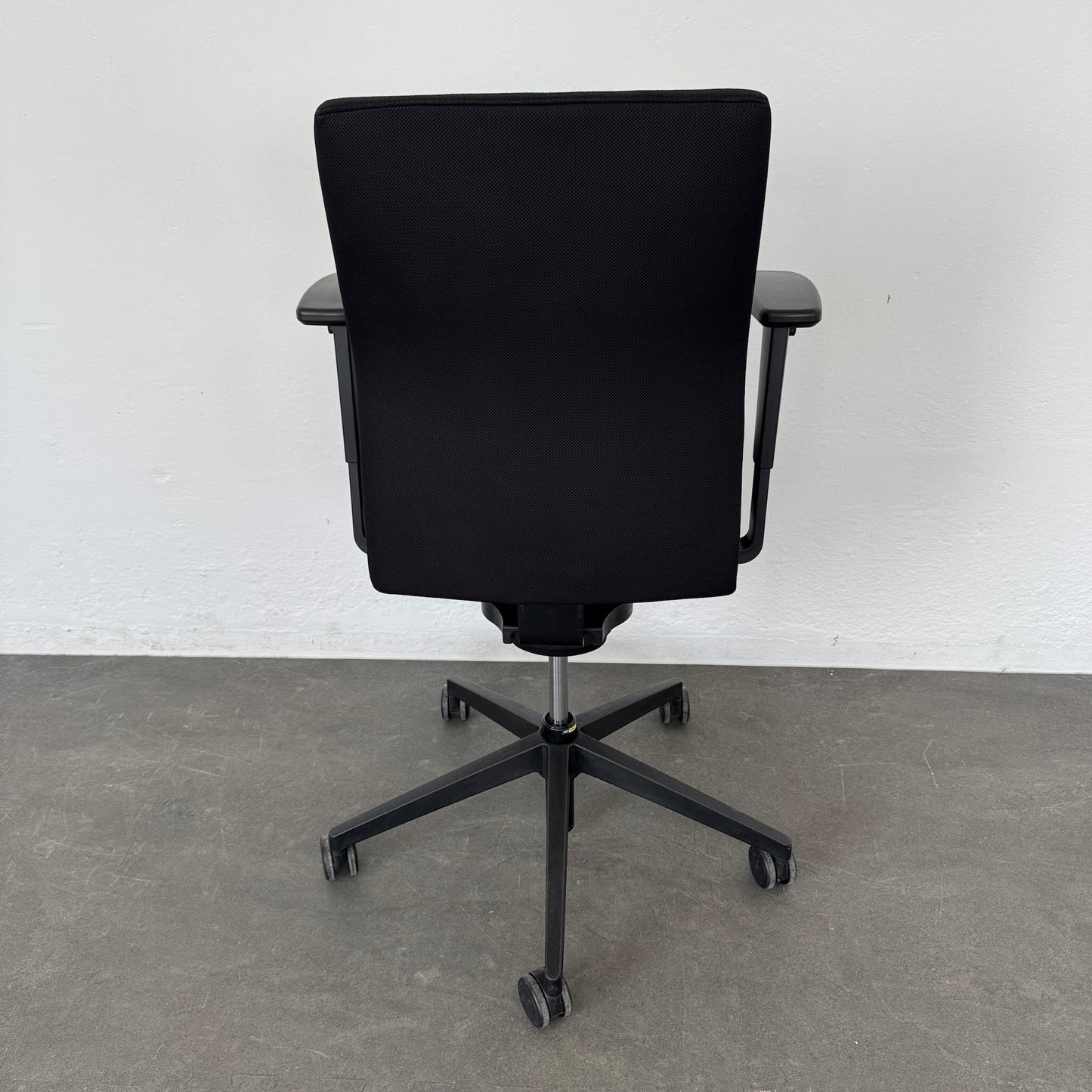 Züco Cubo Bürodrehstuhl Ansicht von hinten - 6038907