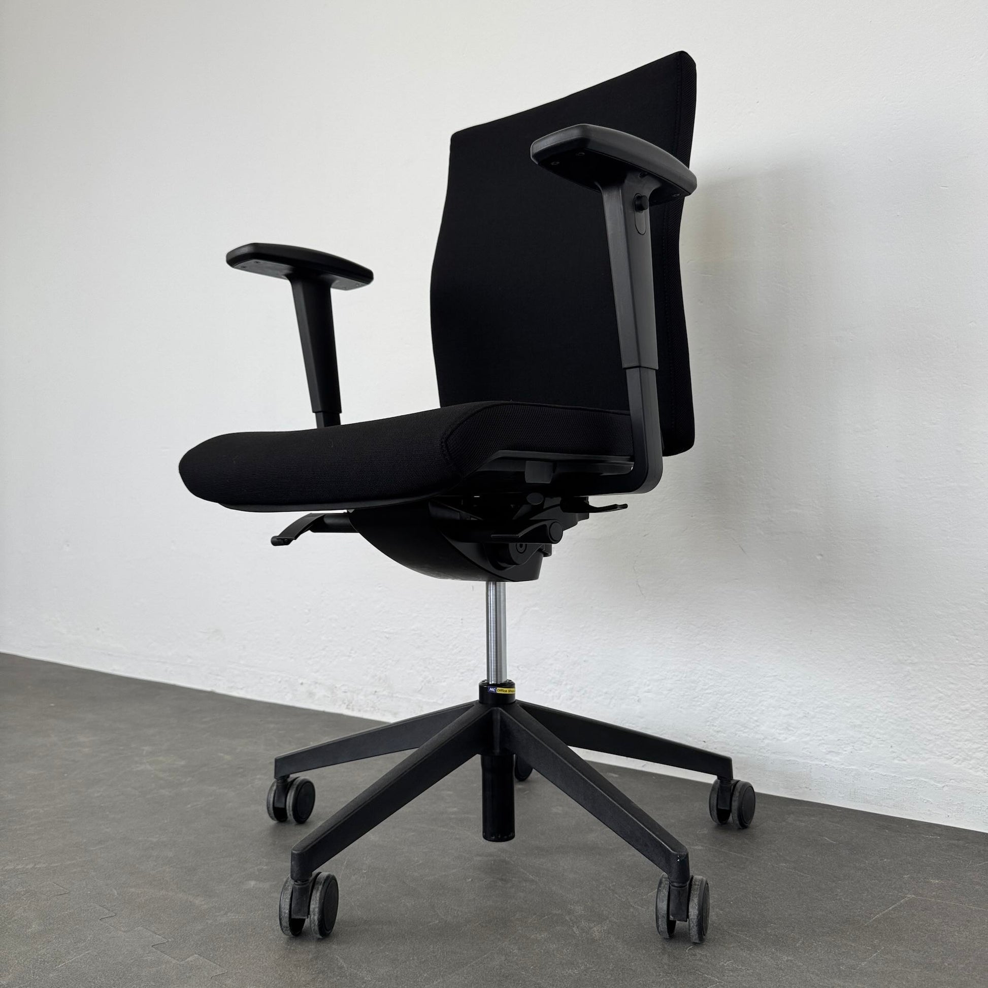 Züco Cubo Bürodrehstuhl Ansicht von unten rechts - 6038907