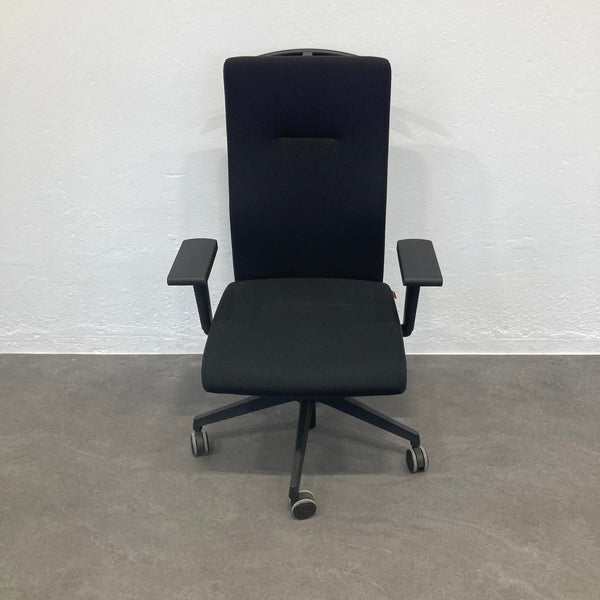Züco Cubo Bürodrehstuhl schwarz mit Armlehnen + Kleiderbügel
