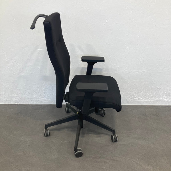 Züco Cubo Bürodrehstuhl schwarz mit Armlehnen + Kleiderbügel