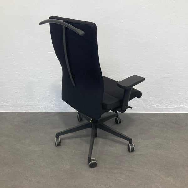 Züco Cubo Bürodrehstuhl schwarz mit Armlehnen + Kleiderbügel