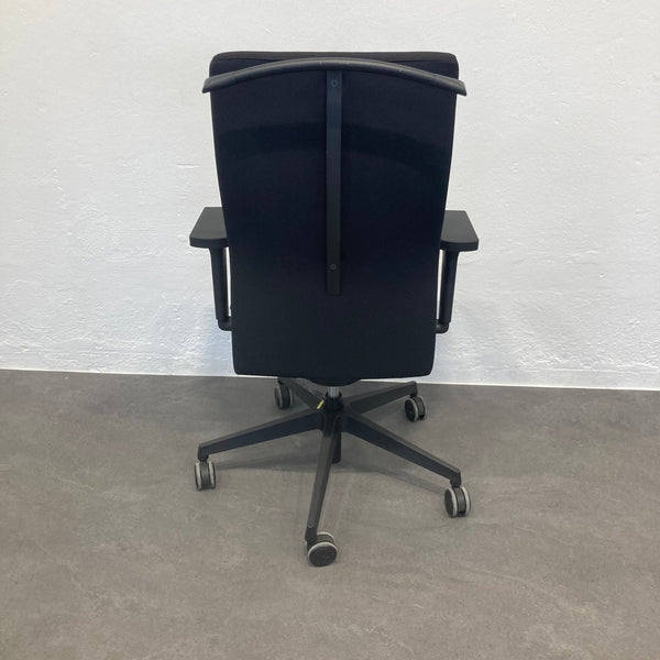 Züco Cubo Bürodrehstuhl schwarz mit Armlehnen + Kleiderbügel