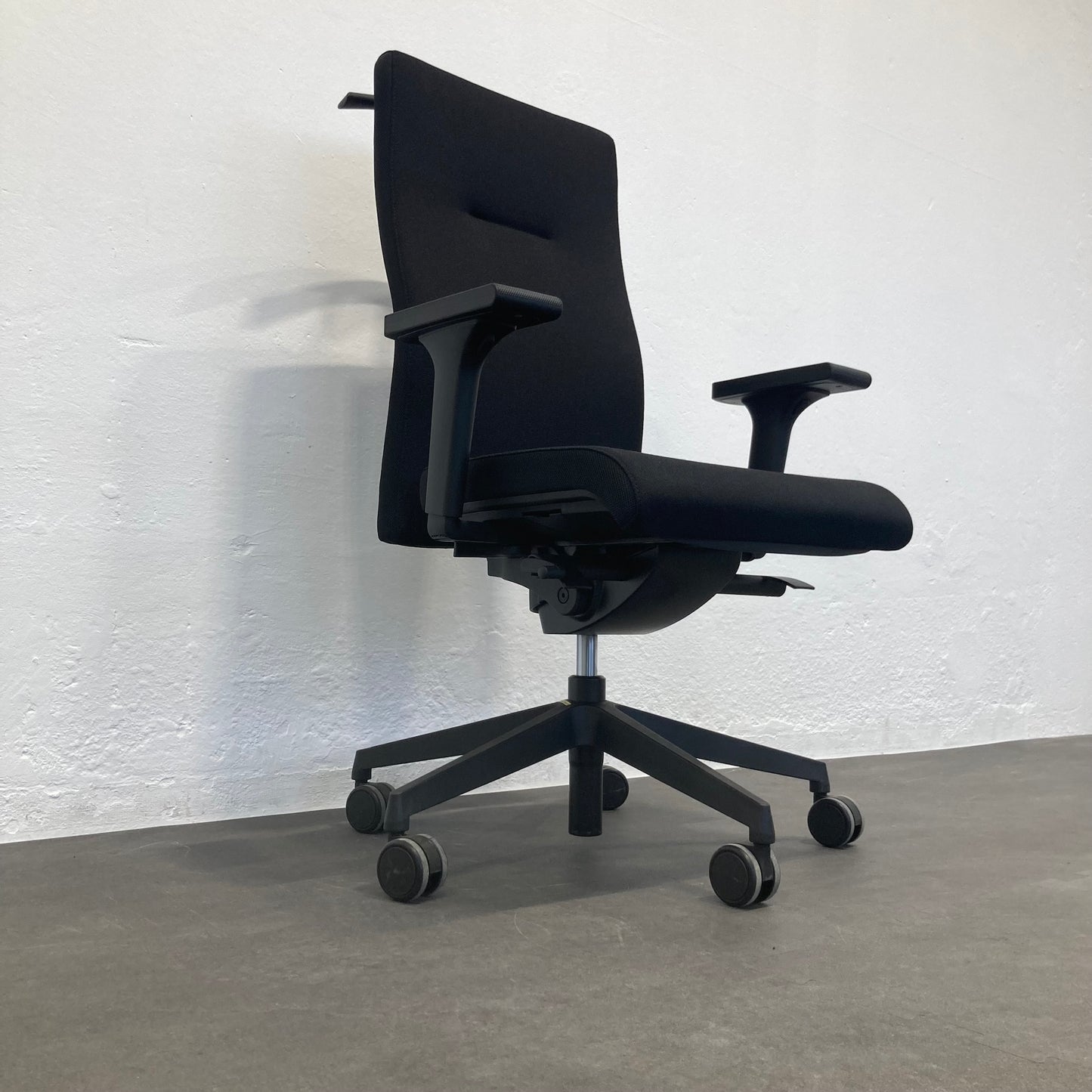 Züco Cubo Bürodrehstuhl Ansicht von unten links - 6038908