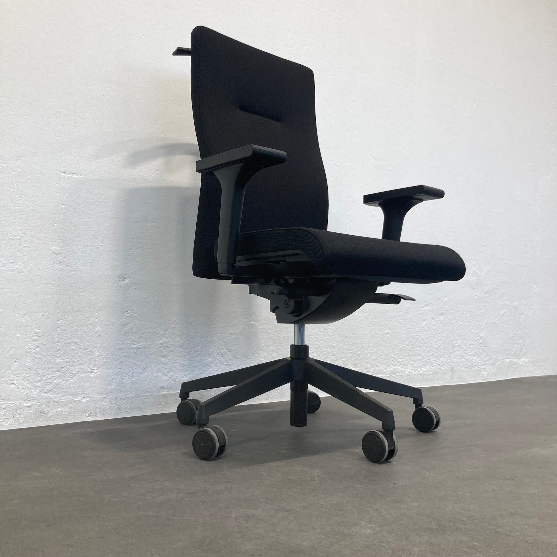 Züco Cubo Bürodrehstuhl Ansicht von unten links - 6038908