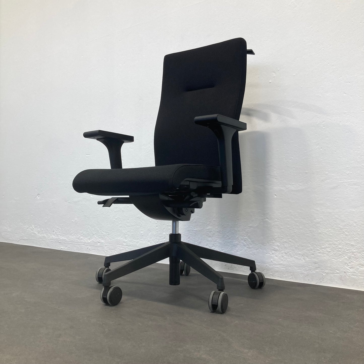 Züco Cubo Bürodrehstuhl Ansicht von unten rechts - 6038908