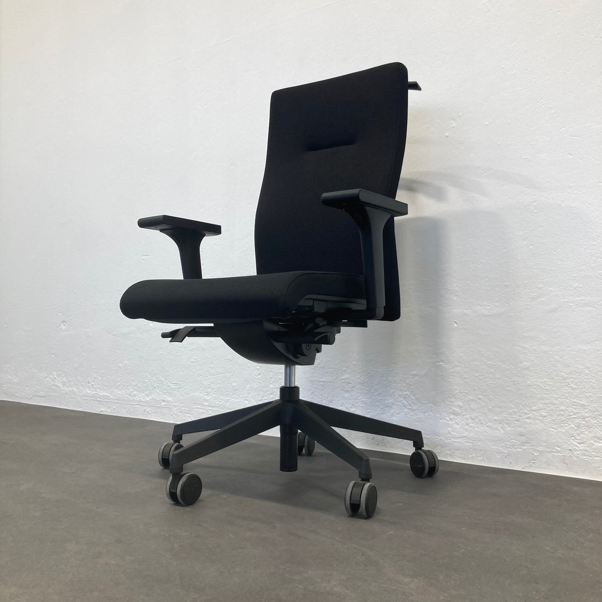 Züco Cubo Bürodrehstuhl Ansicht von unten rechts - 6038908