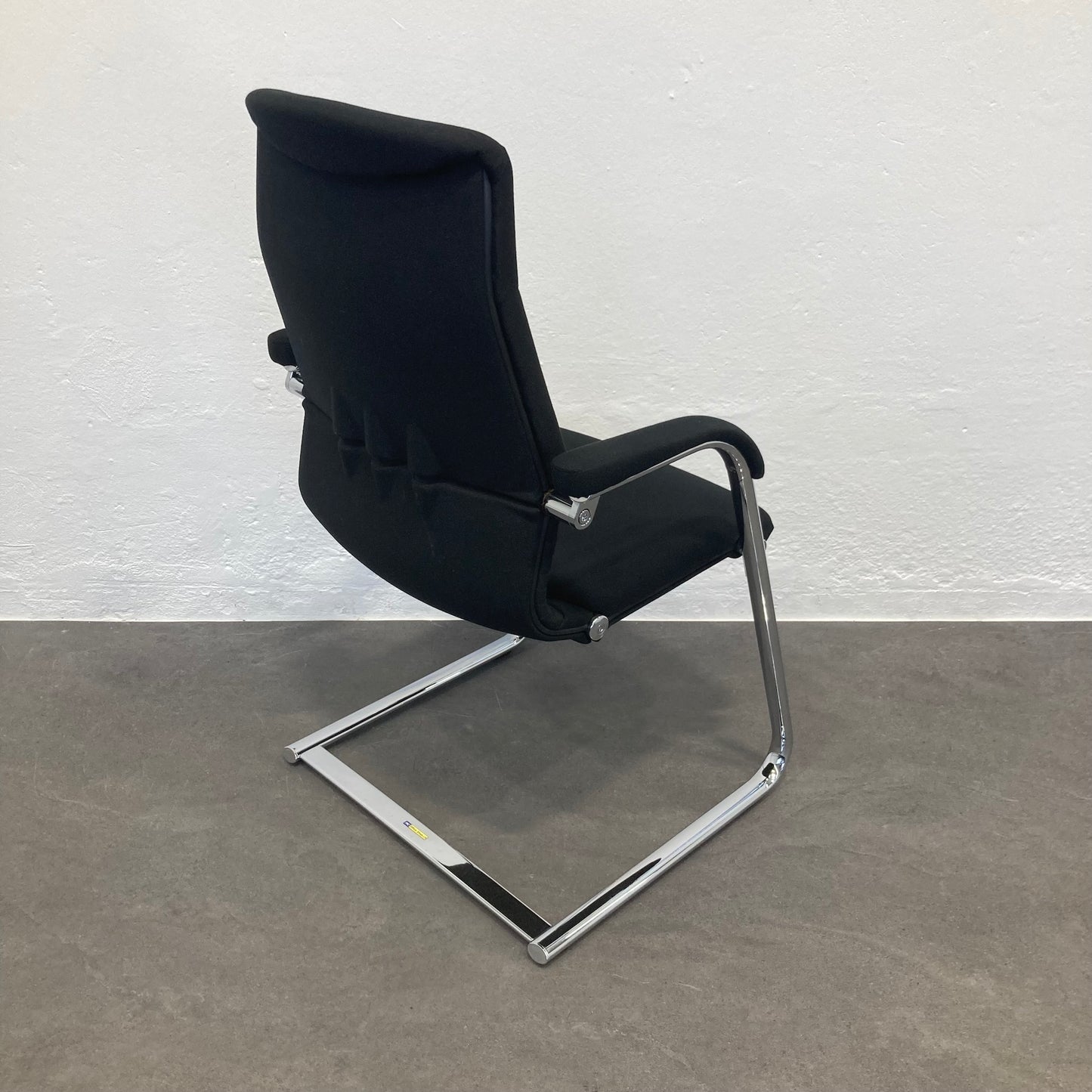 Girsberger Trilax Freischwinger mit vollbezogener Rückenlehne - 6038911