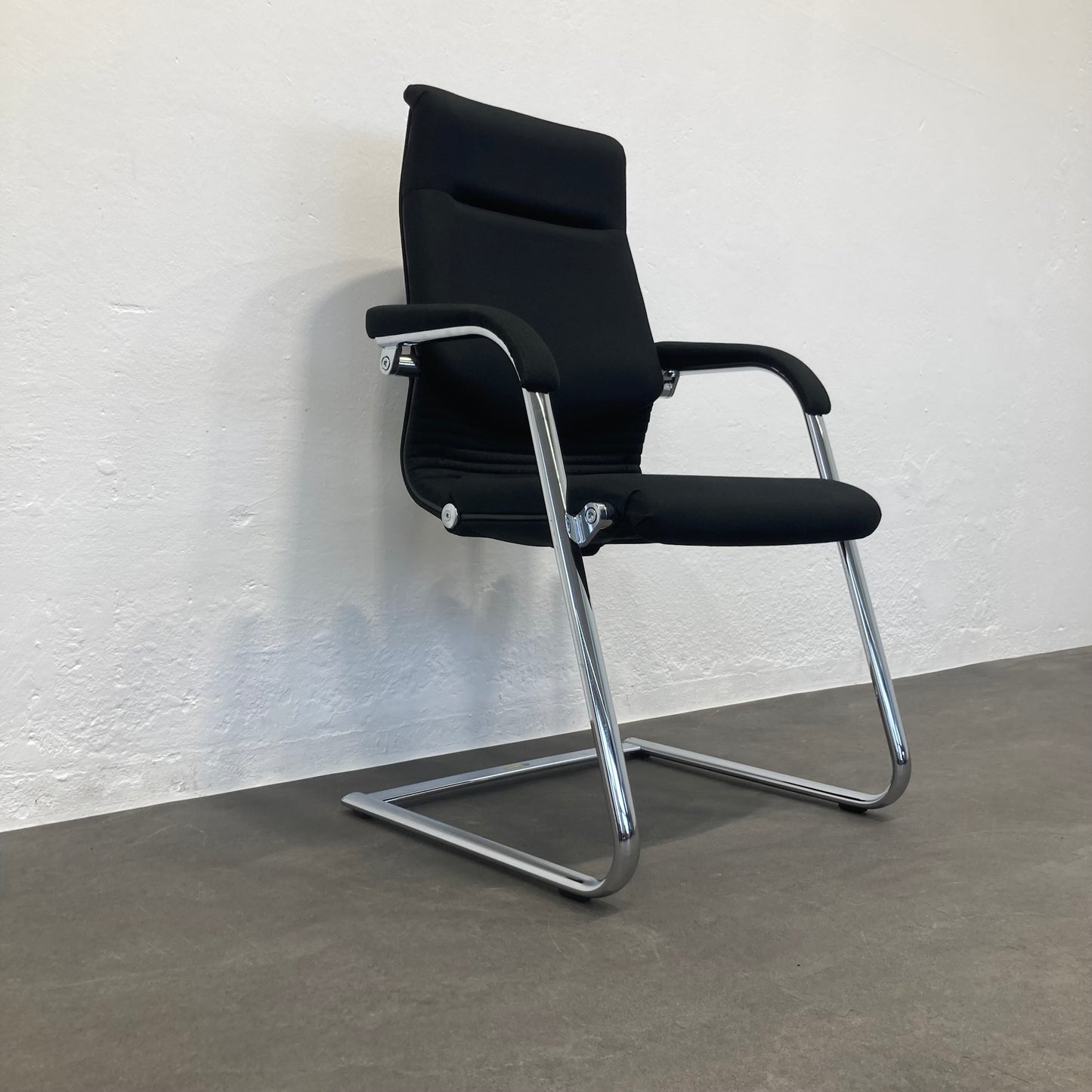 Girsberger Trilax Freischwinger Detailfoto von unten links - 6038911