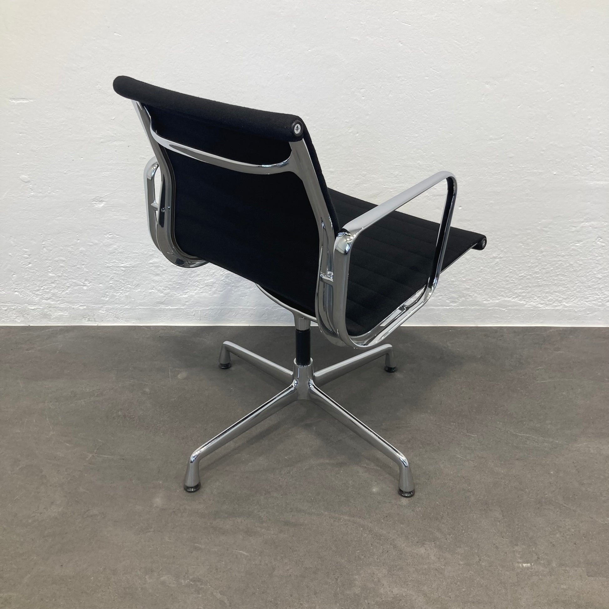 Vitra Eames Alu Chair EA108 Hopsakbezug Leichte Patina - 6038913