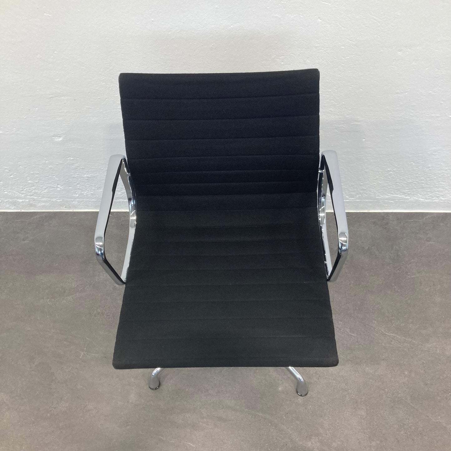 Vitra Eames Alu Chair EA108 Hopsakbezug Ansicht von oben - 6038913