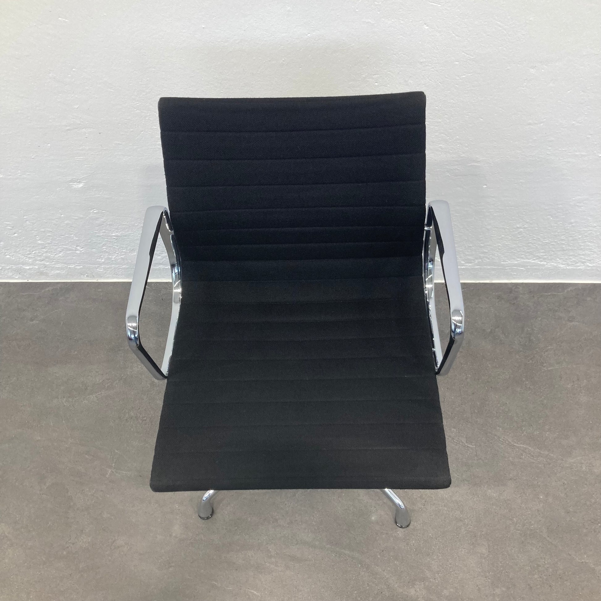 Vitra Eames Alu Chair EA108 Hopsakbezug Ansicht von oben - 6038913