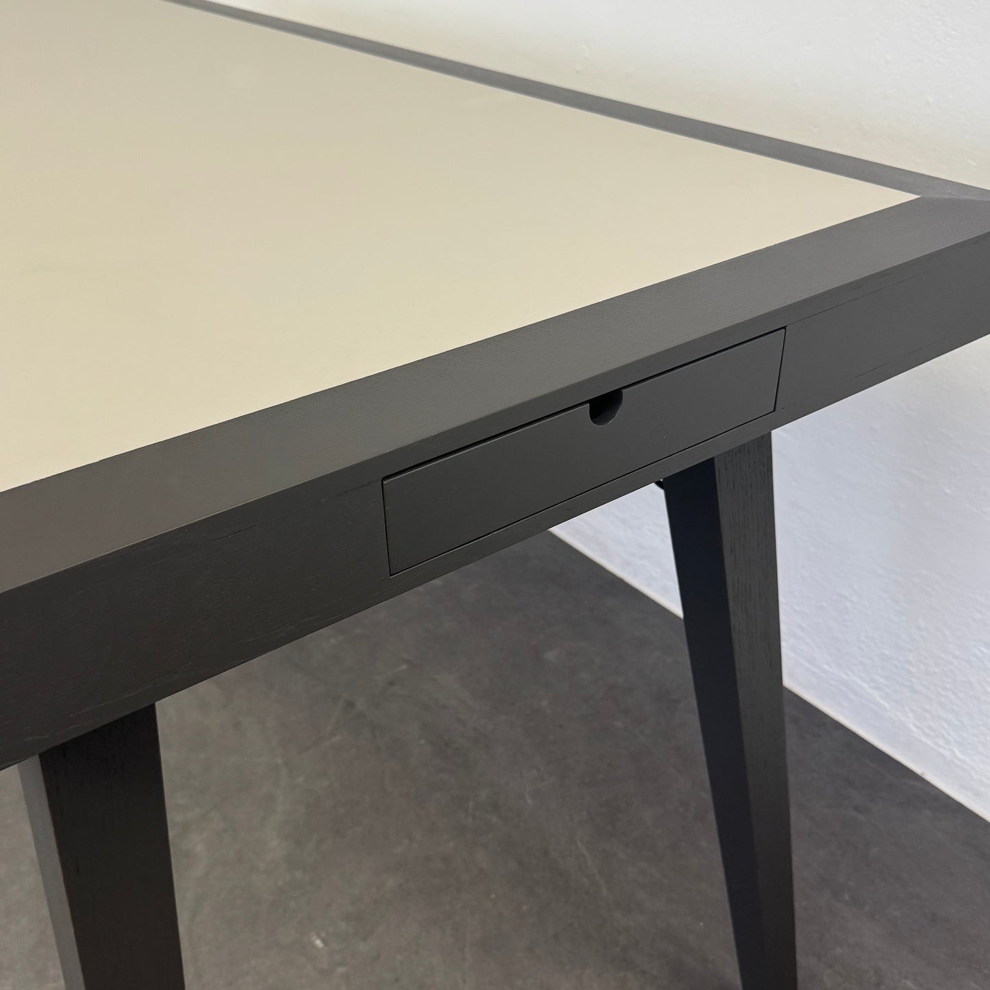 Westwing Tova Stehbartisch mit Kabelklappe seitlich - 6038927