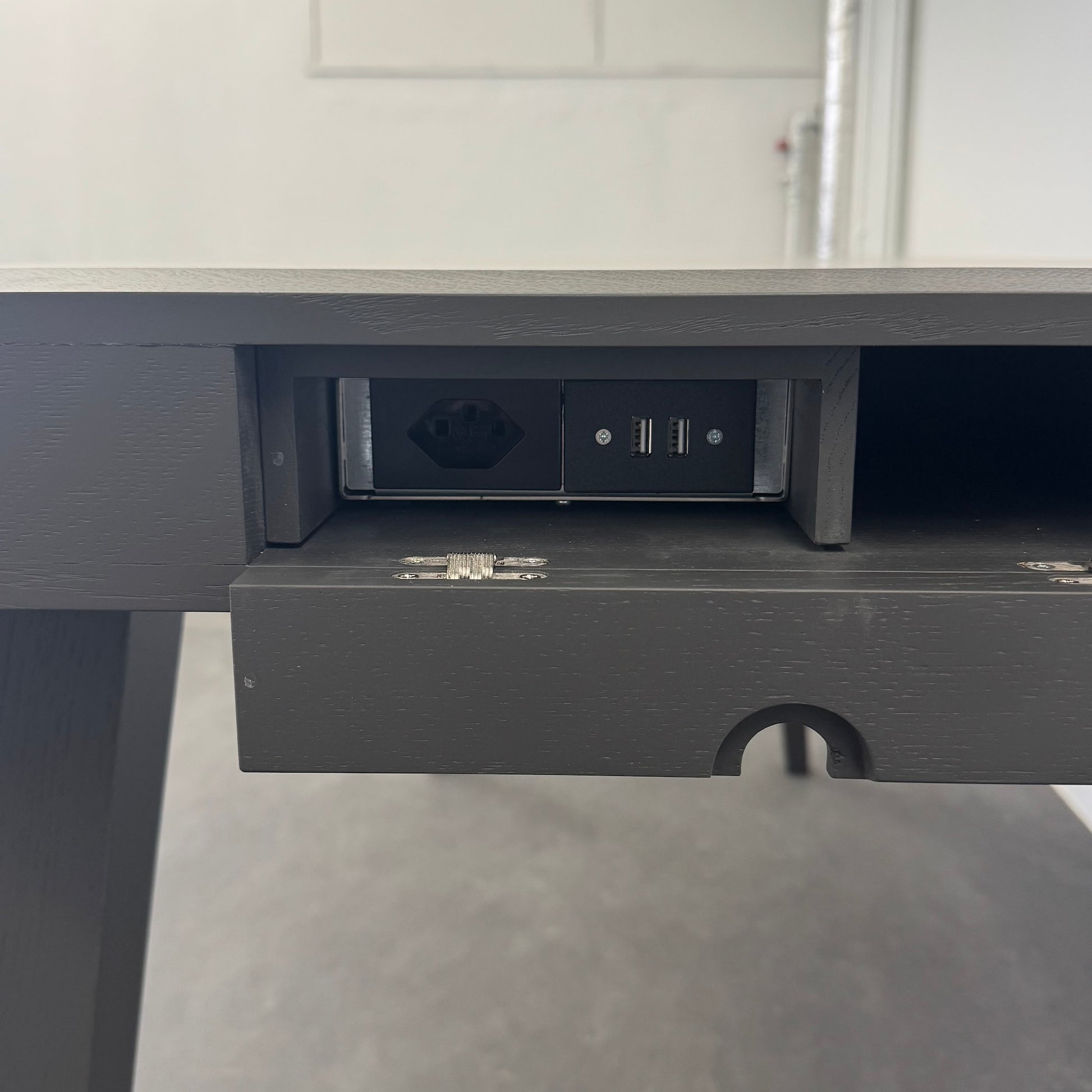 Westwing Tova Stehbartisch mit Kabelklappe offen - 6038927