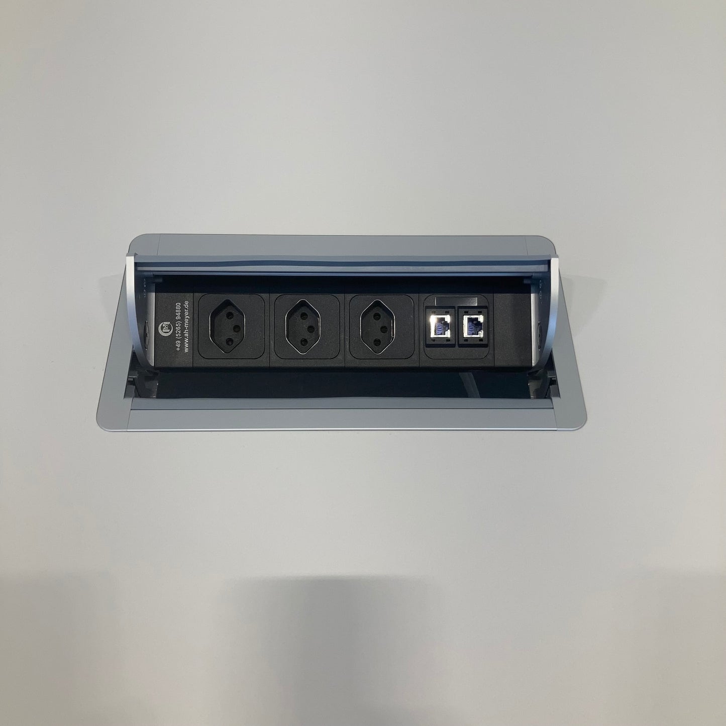 Lista Office Motion Sitzungstisch Detailfoto Kabelklappe offen - 6038934