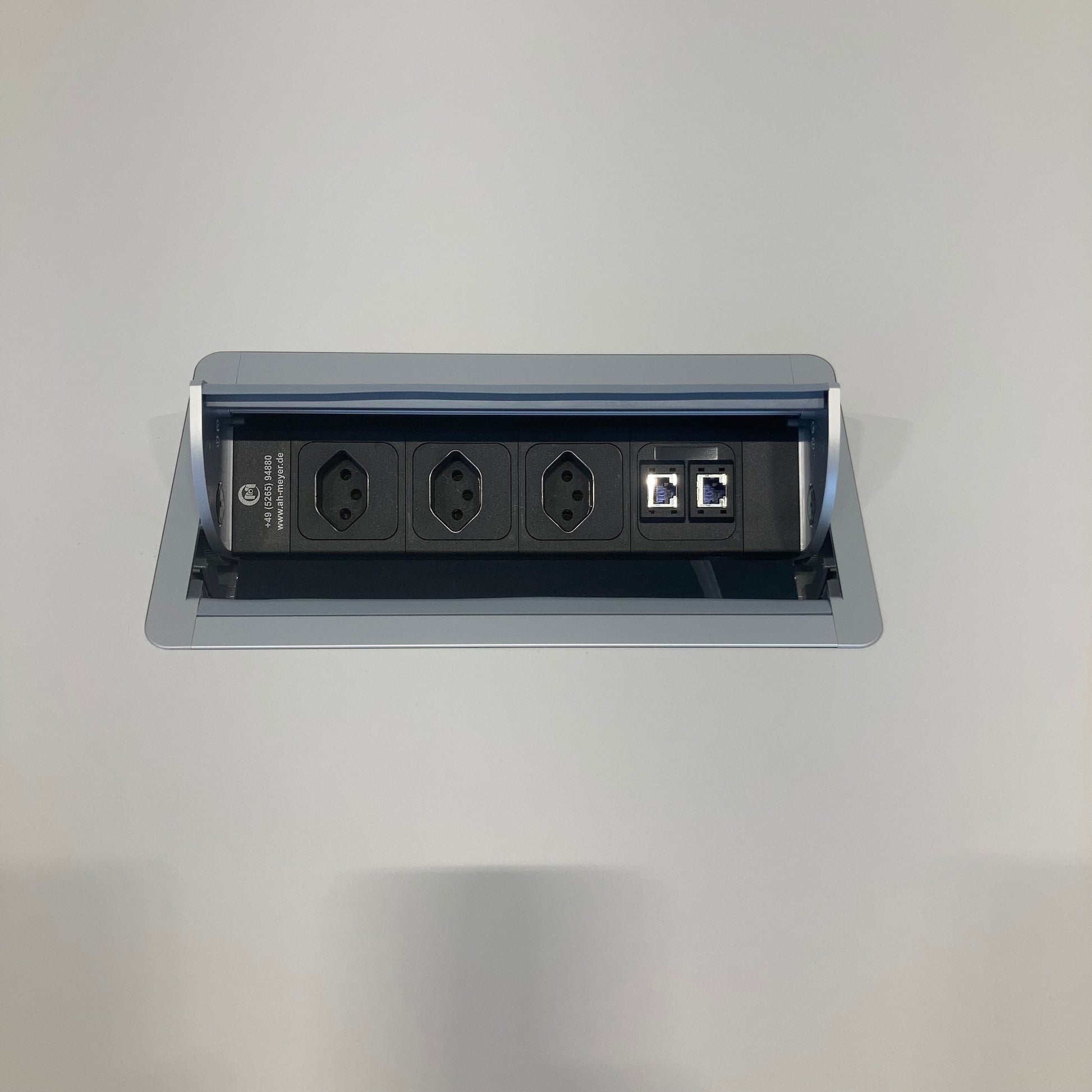 Lista Office Motion Sitzungstisch Detailfoto Kabelklappe offen - 6038934