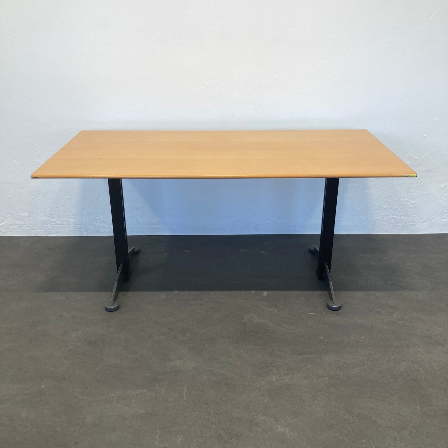 Elan Euroffice Sitzungstisch Tischplatte Lichtgrau mit schwarzer Kante