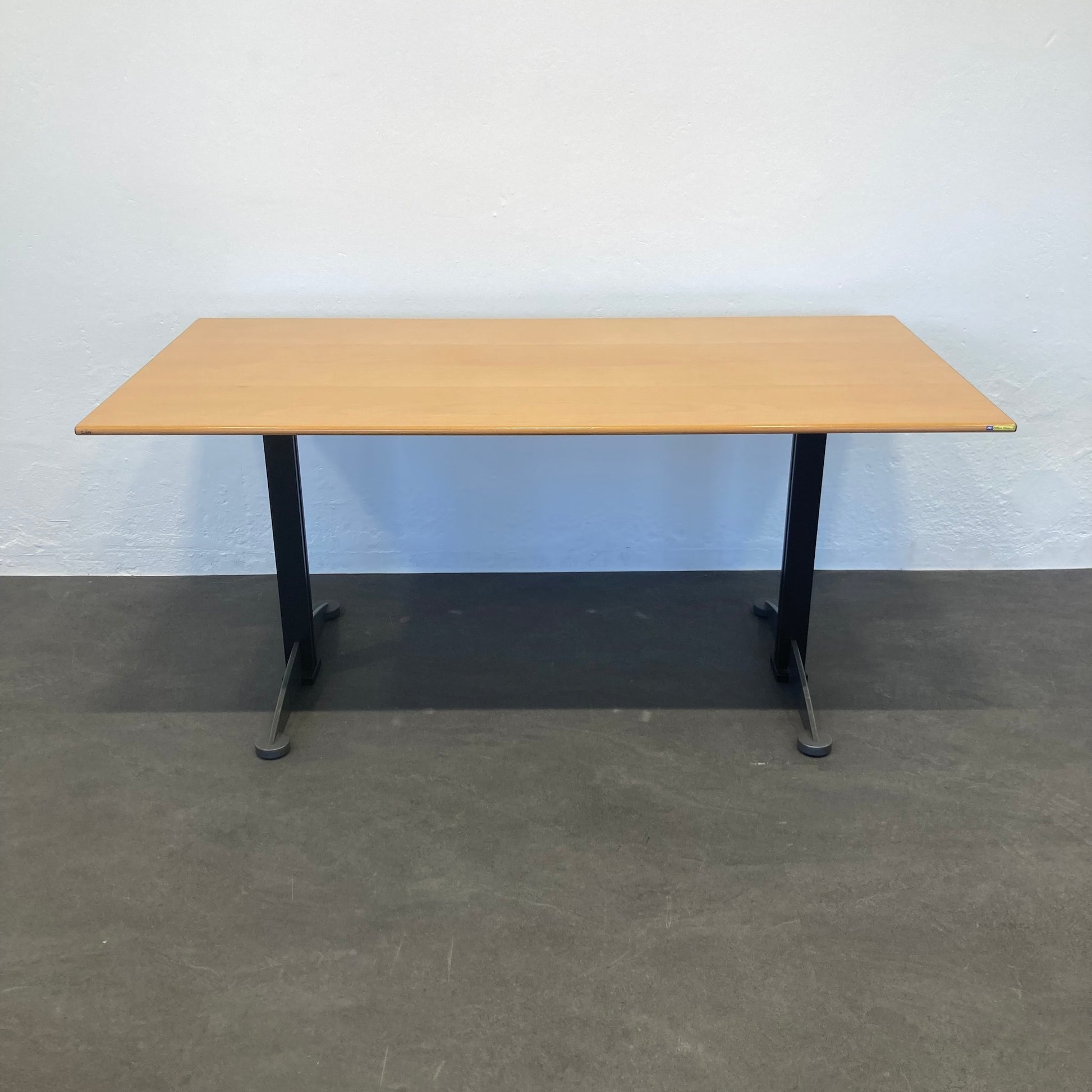 Elan Euroffice Sitzungstisch Tischplatte Lichtgrau mit schwarzer Kante