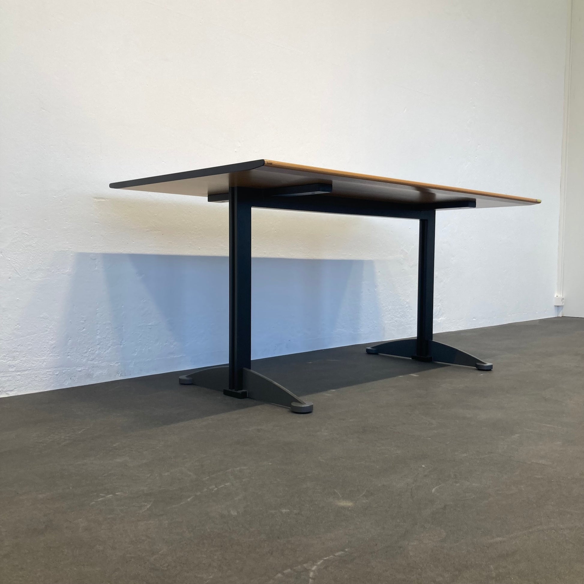 Elan Euroffice Sitzungstisch Detailfoto Tischgestell