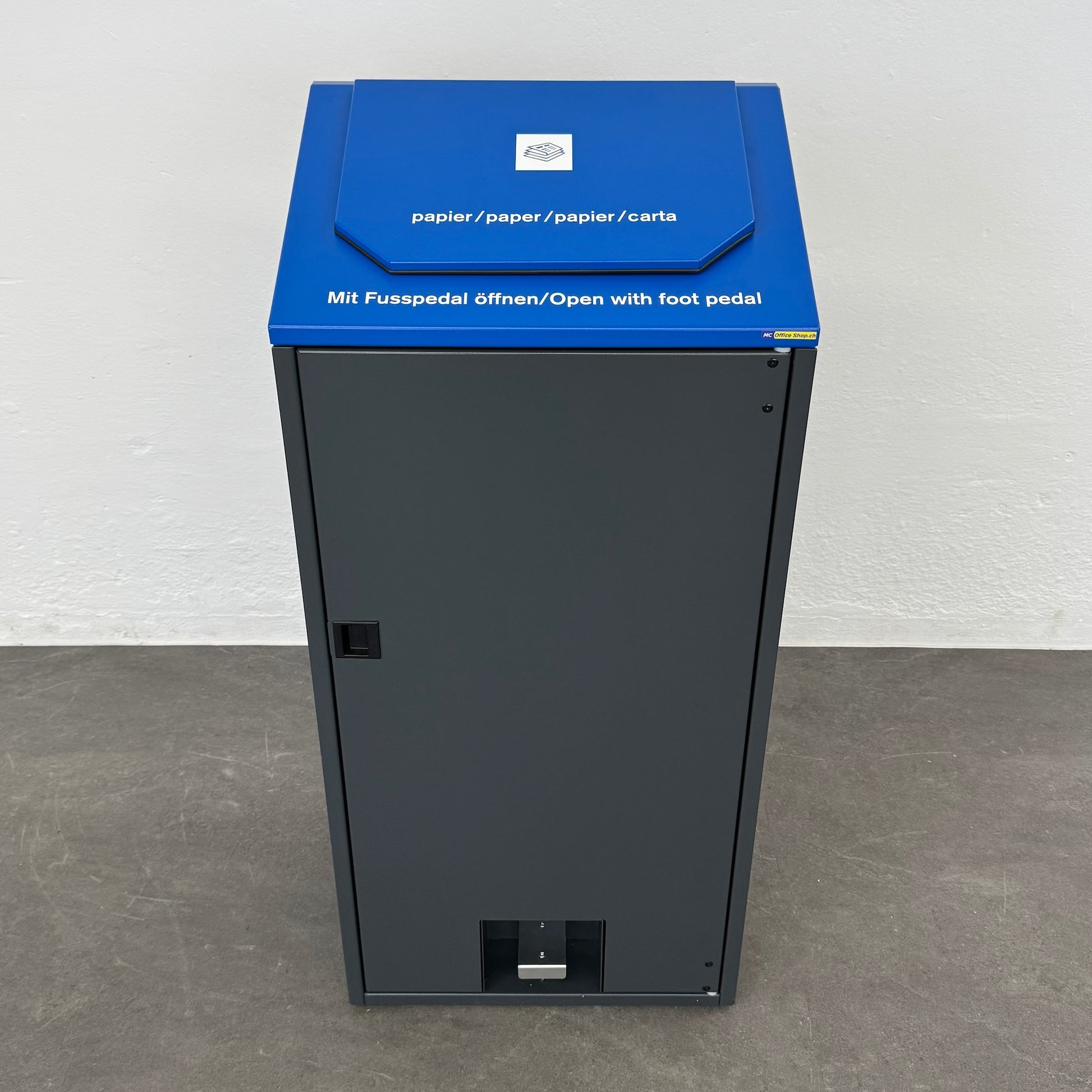 Office Tool Footman Sammelbehälter für Papier aus Metall in Anthrazit mit blauem Oberteil - 6038943