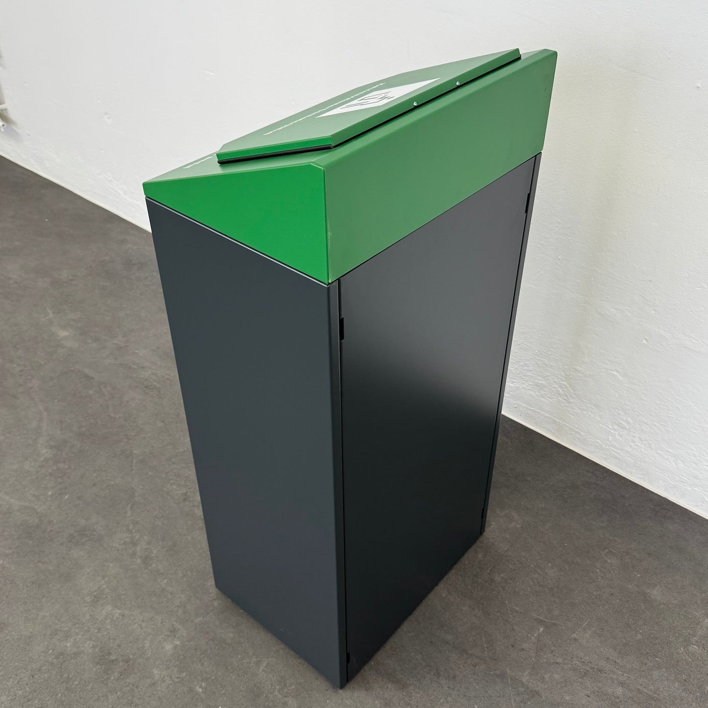 Office Tool Footman Sammelbehälter für Abfall Ansicht von hinten - 6038944