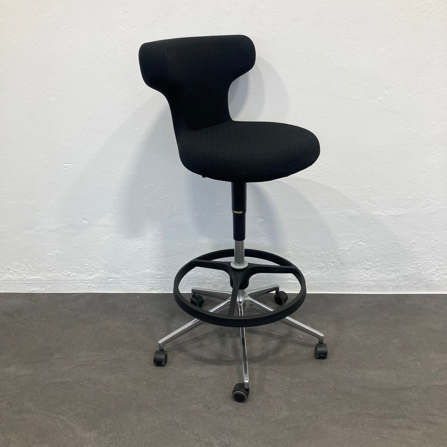 Vitra Pivot High Stool ohne Armlehnen