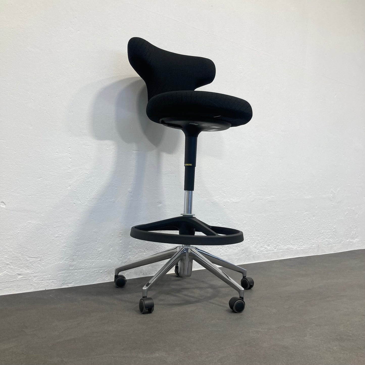 Vitra ID Trim Counter Drehstuhl Ansicht Mechanik von links