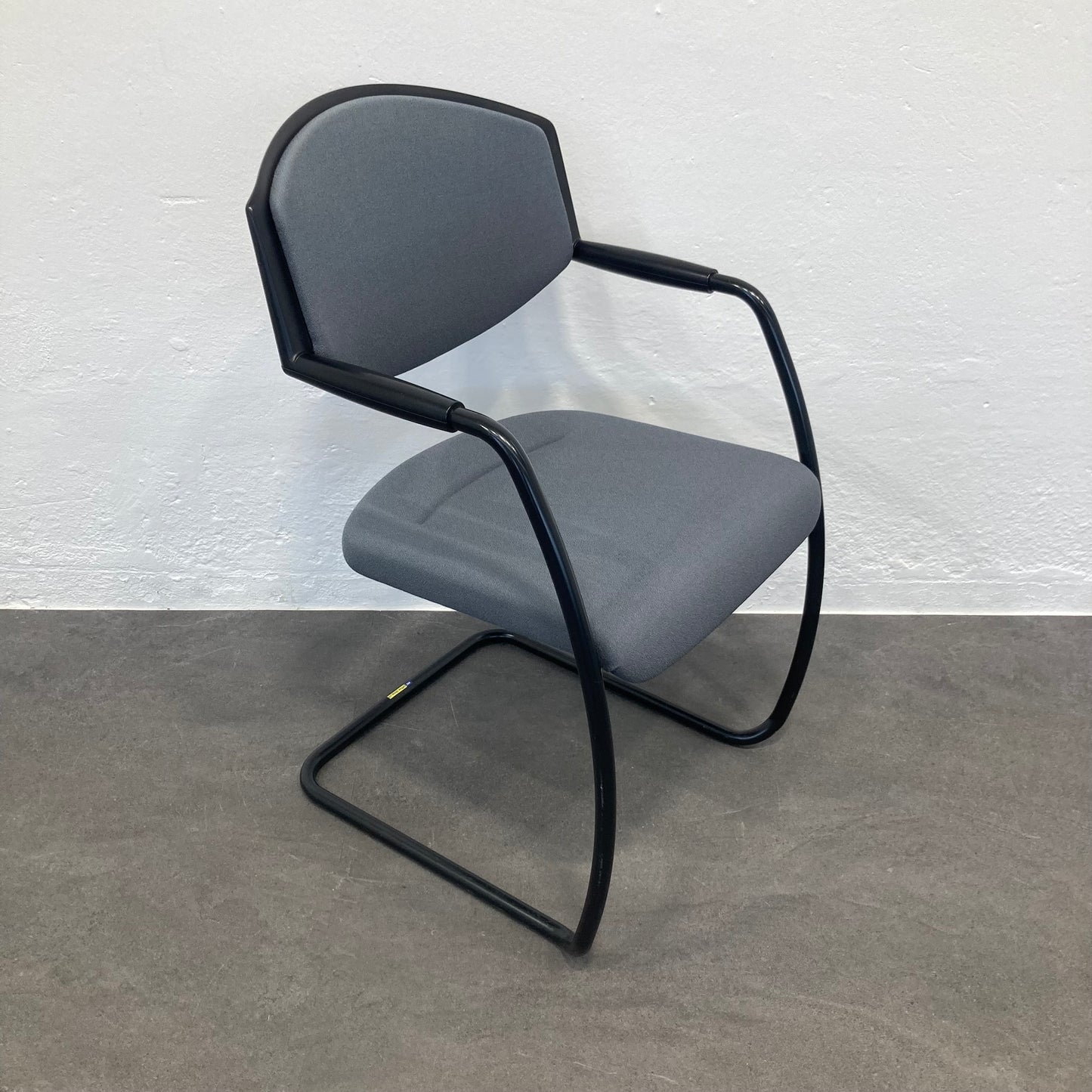 Giroflex G16 Freischwinger mit Armlehnen - 6038961