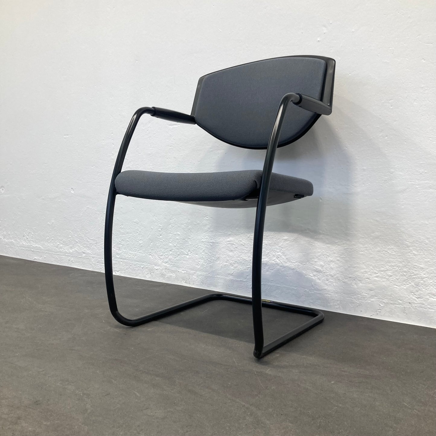 Giroflex G16 Freischwingerseitliche Ansicht von unten rechts - 6038961