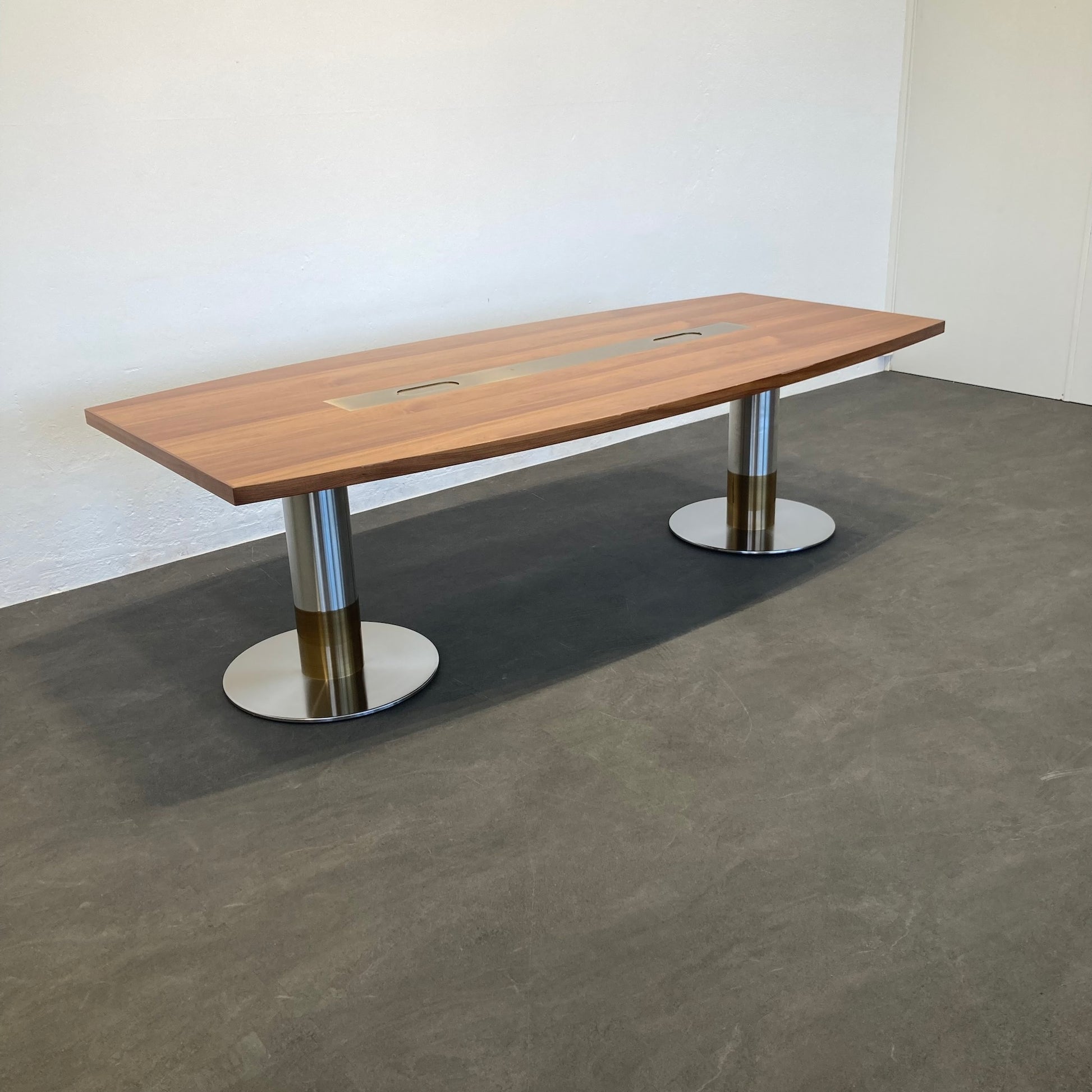 Wilkhahn Exclusiv Sitzungstisch 2500x1150mm mit Kabelkanal mit 2 Zentralfüssen - 6038969