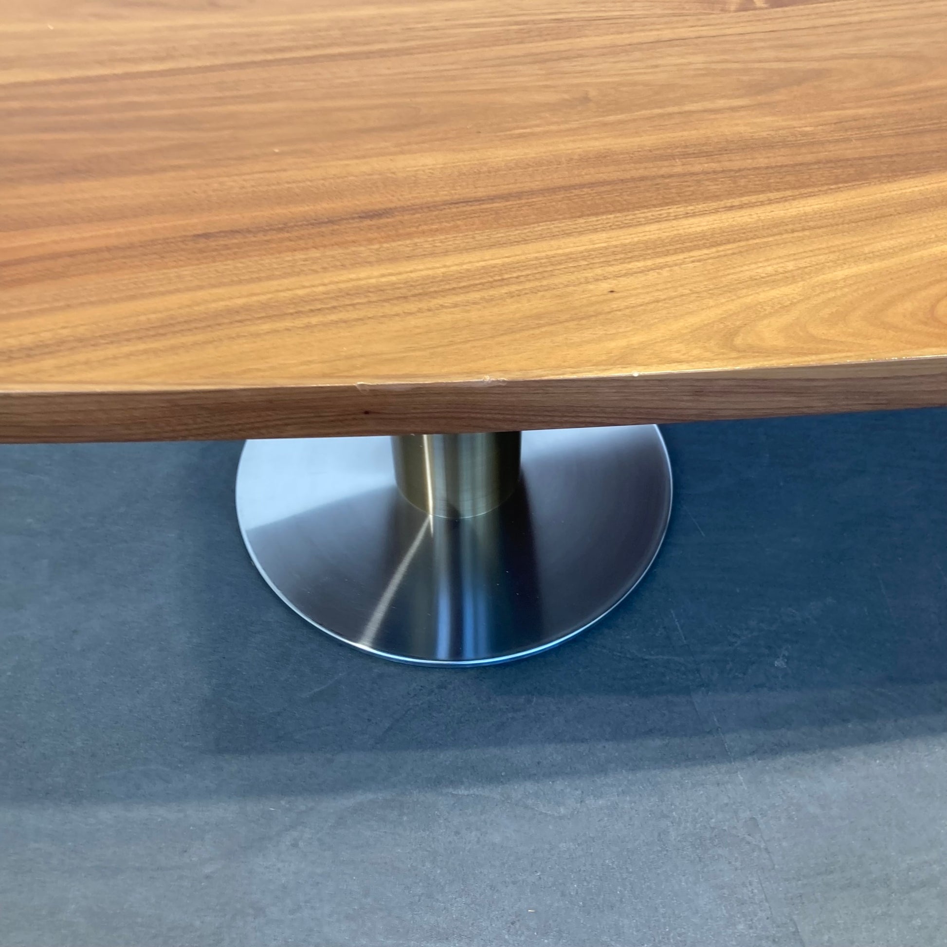 Wilkhahn Exclusiv Sitzungstisch 2500x1150mm mit Kabelkanal Detailfoto Schaden Tischkante - 6038969