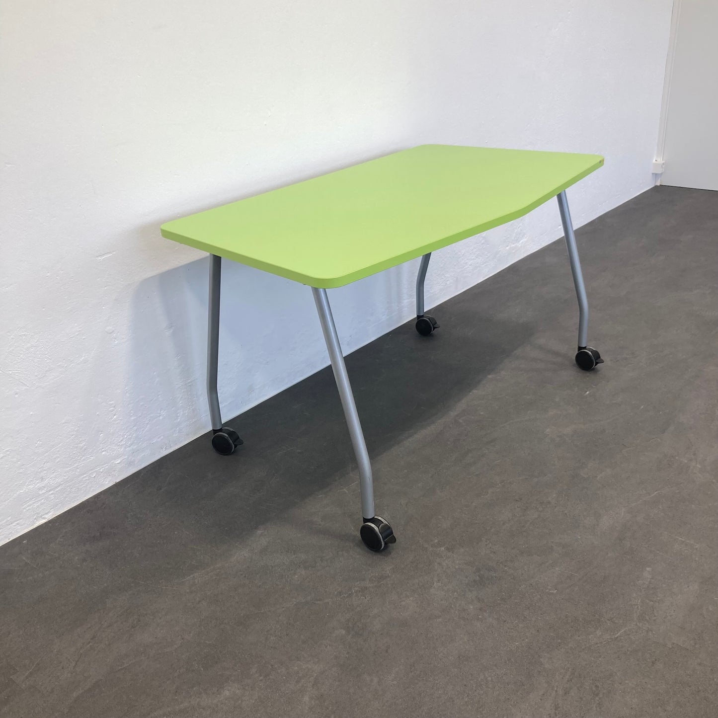 Steelcase Education Roll-Schreibtisch 1400x765mm - 6038982